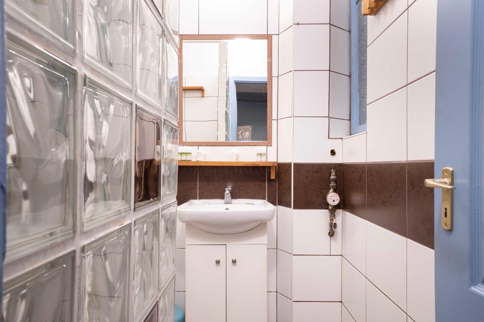 Quiet Cozy Apartment In Party Street E1 布达佩斯 外观 照片